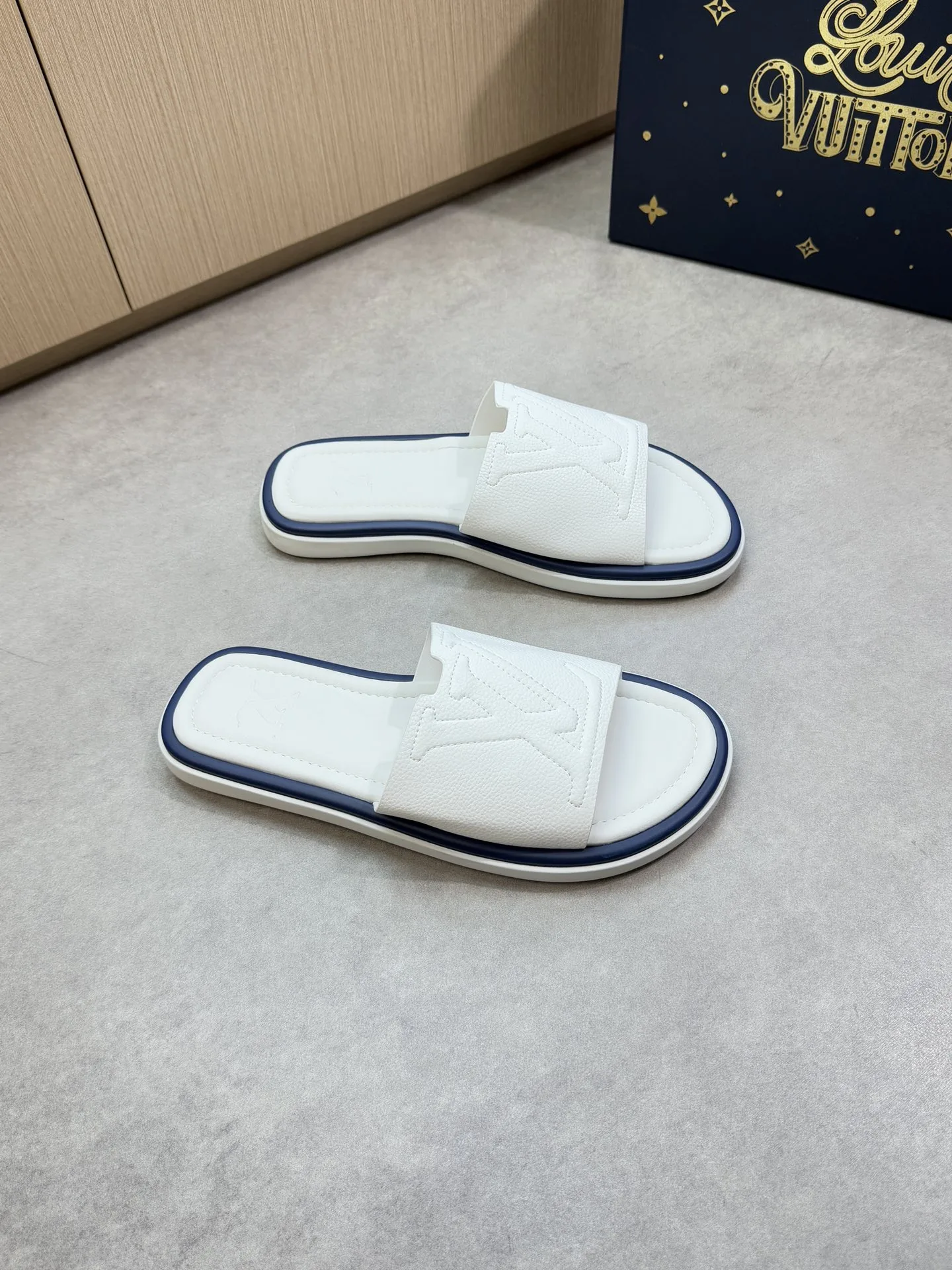 Louis Vuitton Slippers