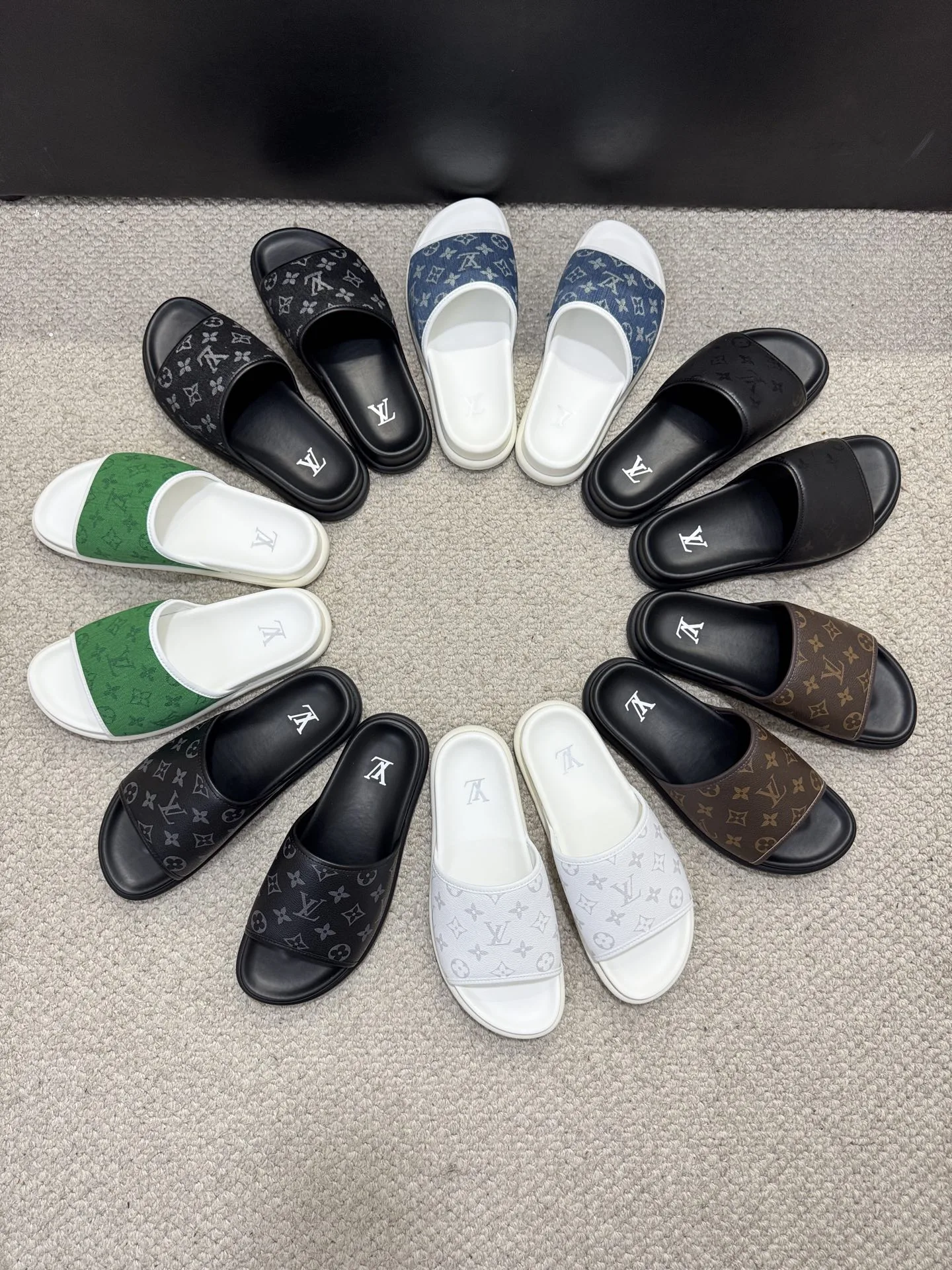 Louis Vuitton Slippers