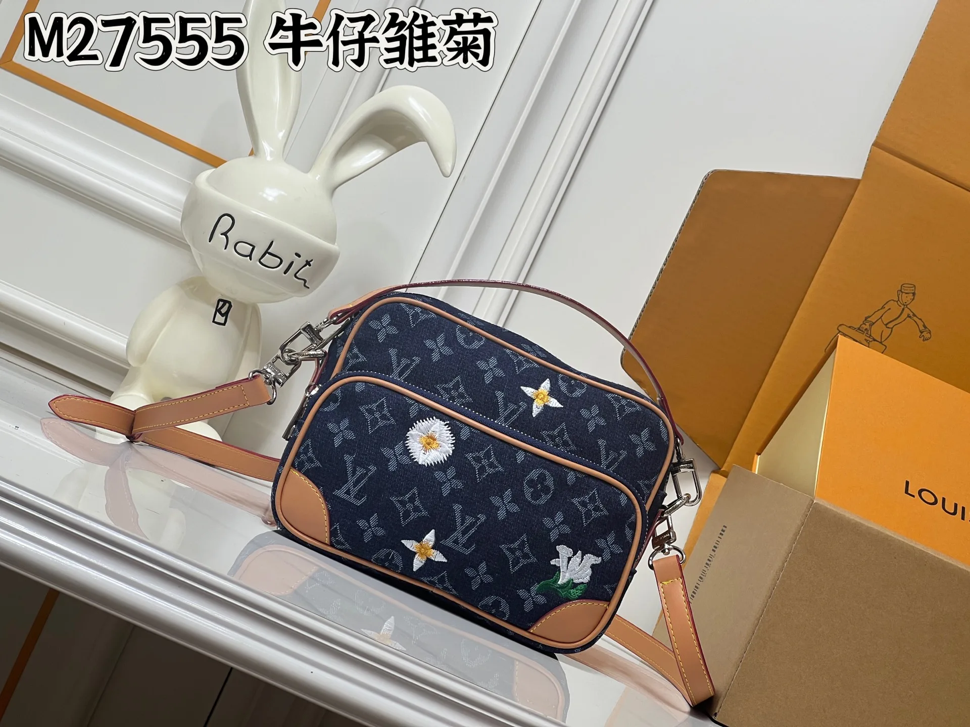 Ami Messenger Bag